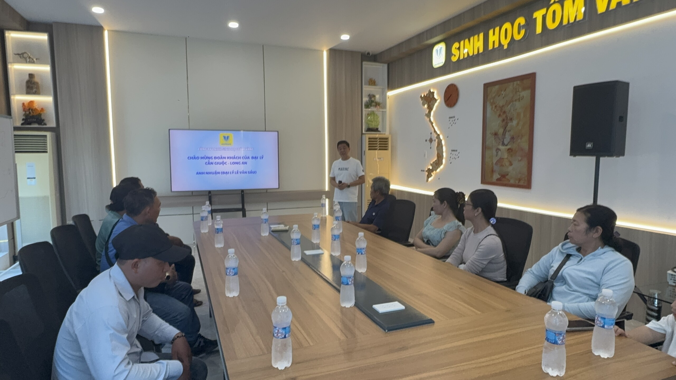 Đoàn Đại Lý tham quan nhà máy